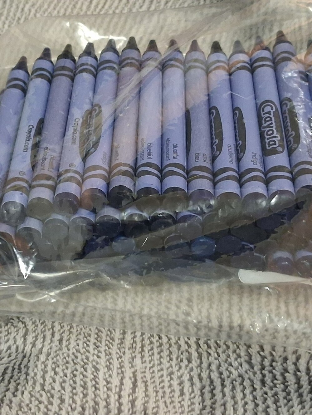 1.5lbs Crayola Crayons "Mixed Blues". 150+ Brand New Whole Crayons! Bulk Lot - Picture 6 of 7